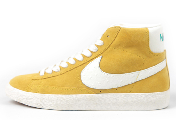 nike-blazer-mid-vintage-multicolor-logo-2