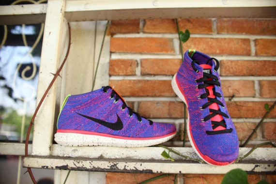 nike-free-flyknit-chukka-purple-red-neon-02-570x380
