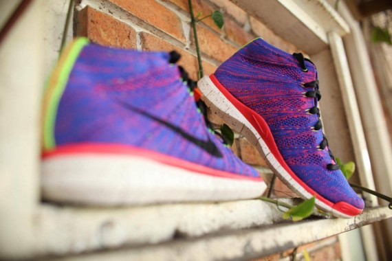 nike-free-flyknit-chukka-purple-red-neon-03-570x380