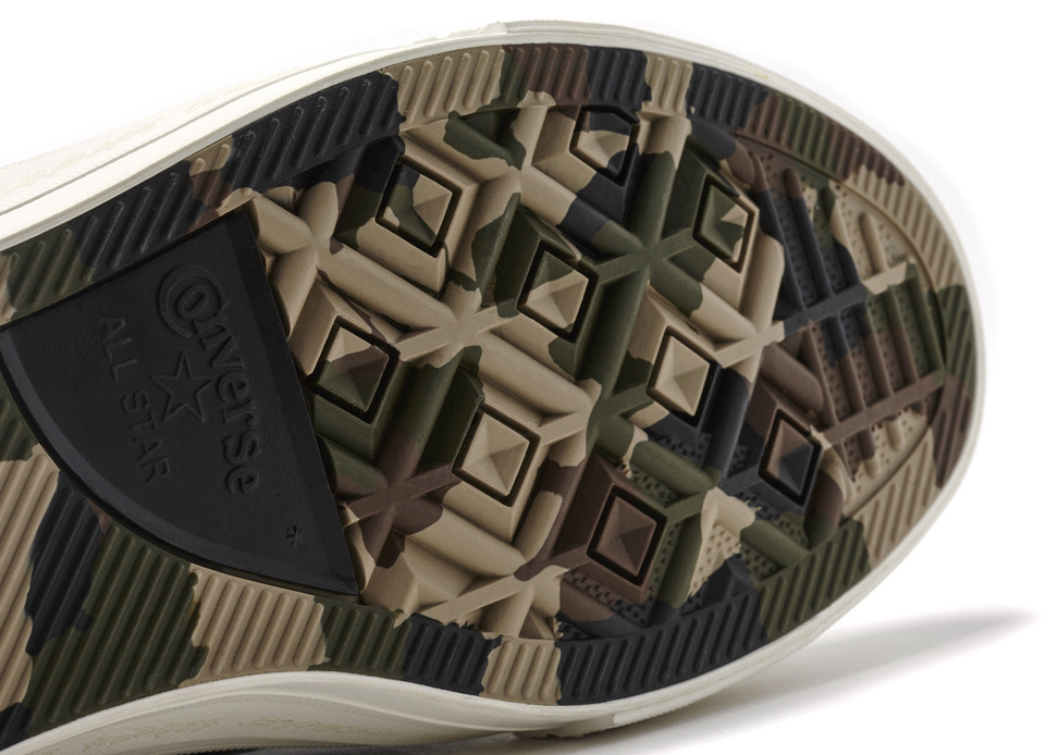 Converse_Chuck_Taylor_All_Star_II_Futura_-_Low_Top_Bottom_Detail_detail