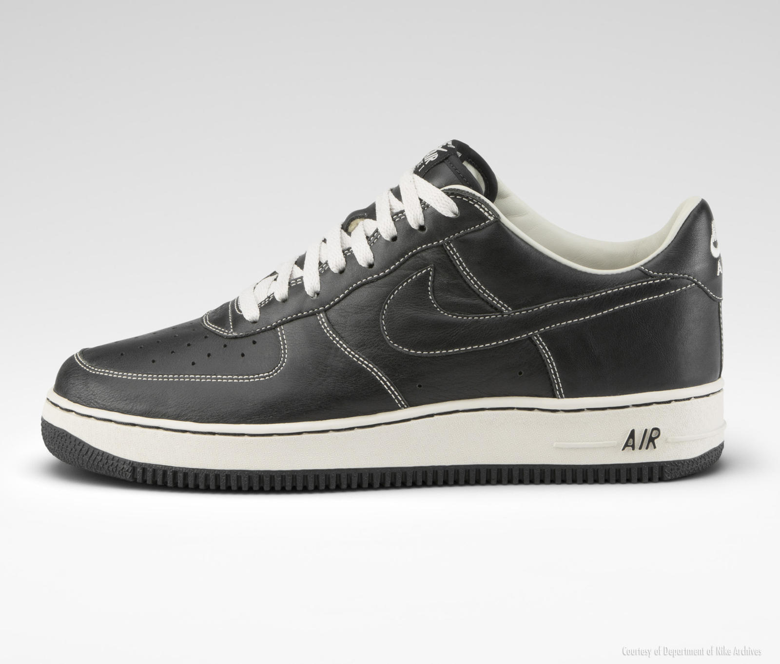 HTM_NIKE_AIR_FORCE_1_2002_4_native_1600