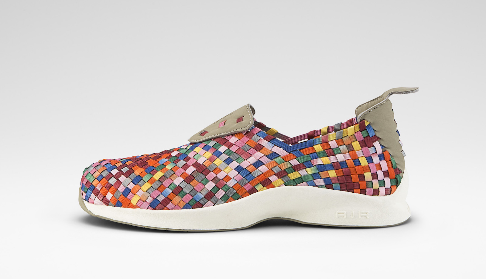 NIKE_HTM_AIR_WOVEN_RAINBOW_2002