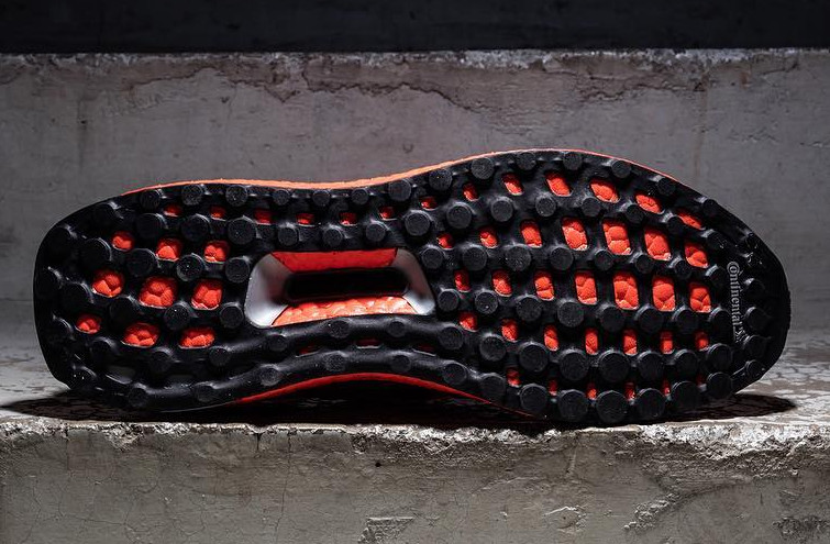 adidas-ultra-boost-triple-red-03