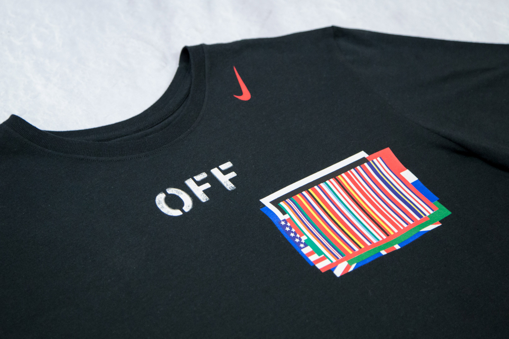 Nike E OFF-WHITE Colaboram Em Camiseta Especial - SneakersBR
