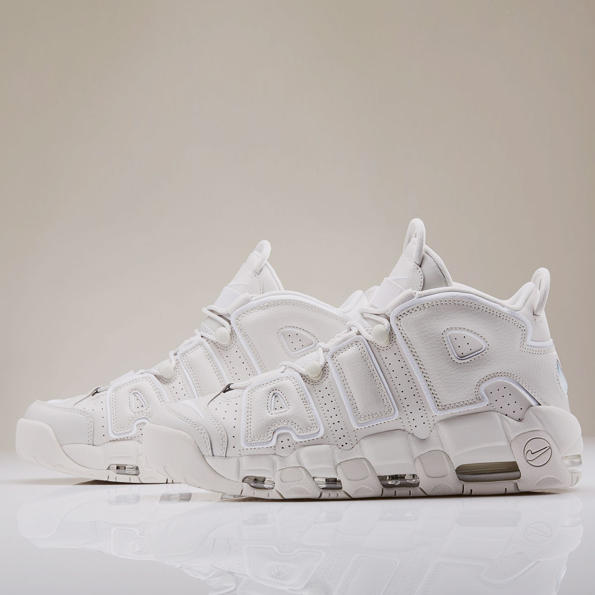 nike-air-more-uptempo-96-light-bone-02