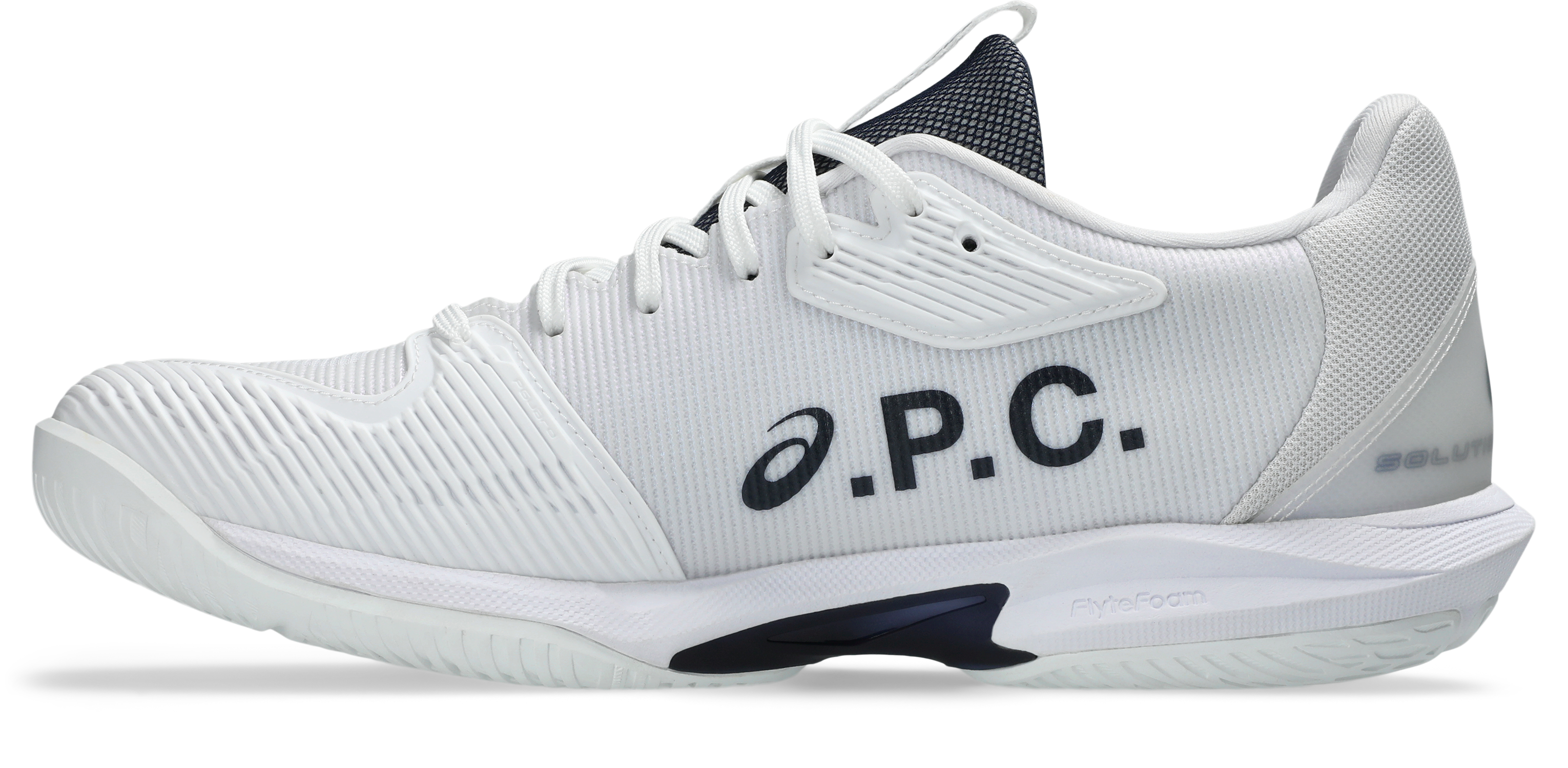 ASICS e A.P.C. Apresentam Coleção Para Uso Dentro E Fora Das